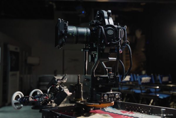 Film-Setup-on-a-table-with-Trinity-2-and-pan-axis