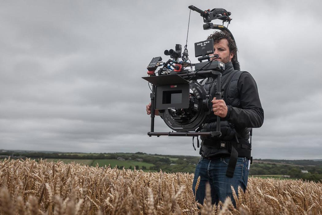FoMas handheld Gimbal Maxima in a field
